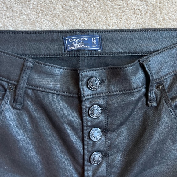 Size 14 L Abercrombie black leather look button fly jeans - Picture 3 of 4